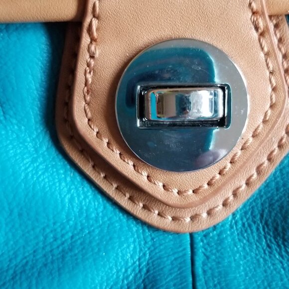 NWOT Danier leather crossbody bag - Picture 4 of 13